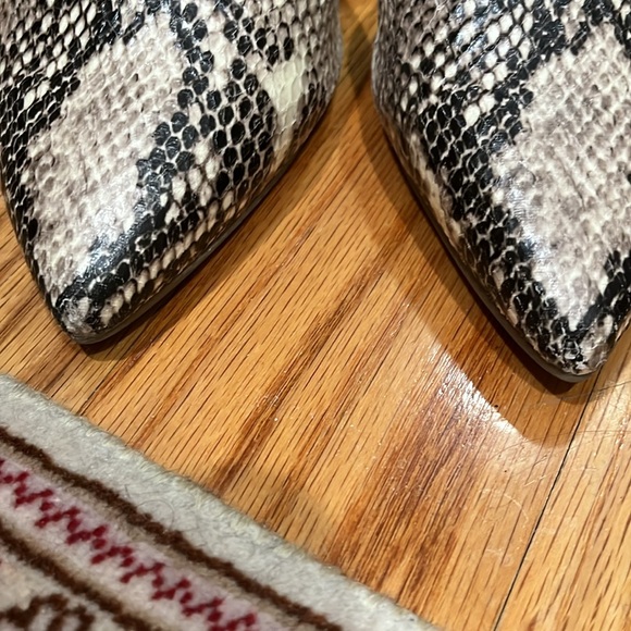 Bandolino snake effect shoes. US 8.5 - Picture 2 of 9